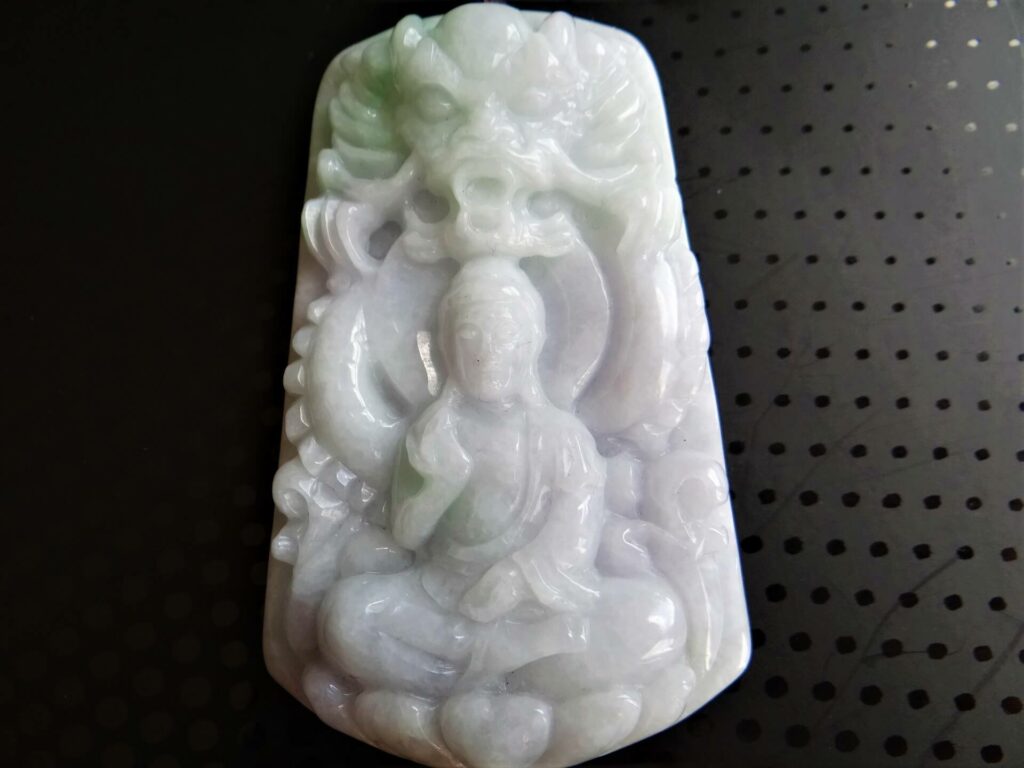 Guanyin - rzeźba w jadeicie